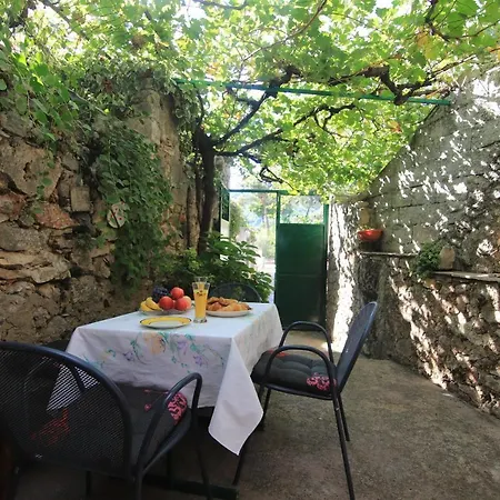 Peace * Stari Grad (Hvar)